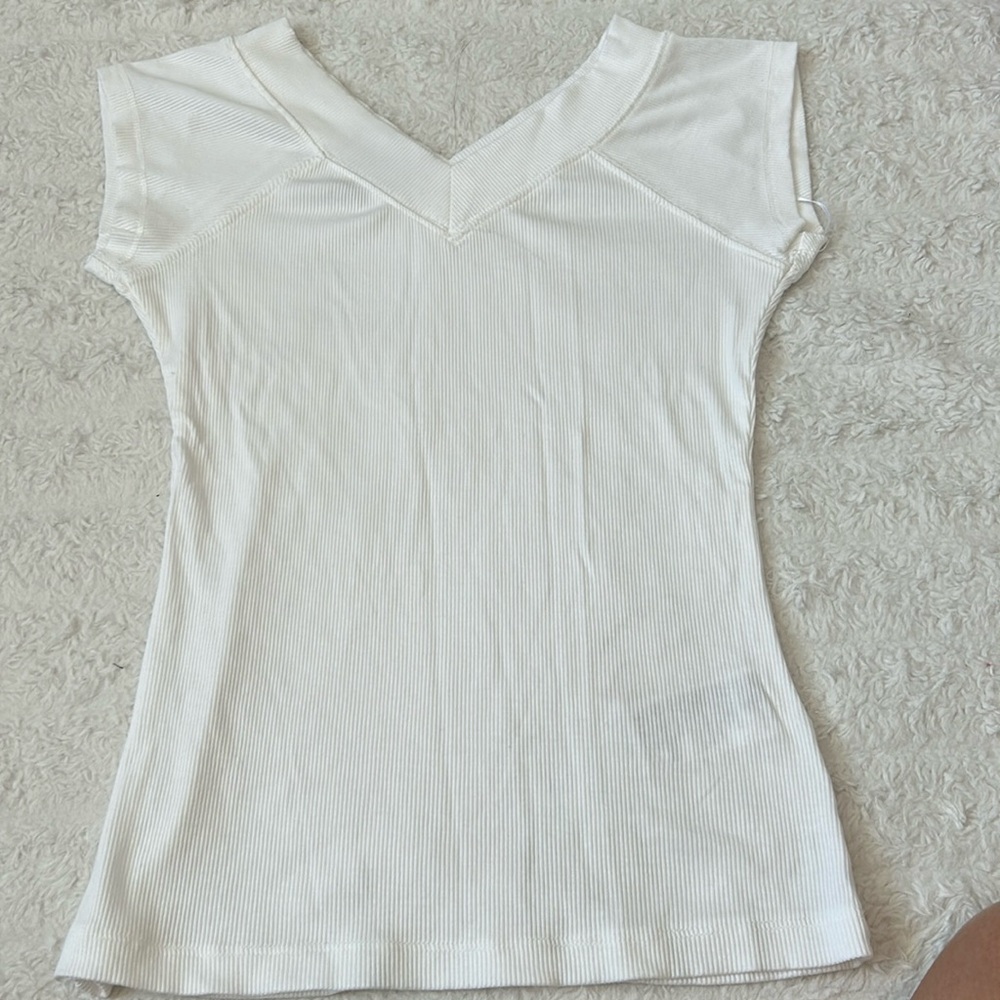 ‼️2/$30‼️NWOT Urban outfitters BDG Cap Sleeves V neck Shirt in White